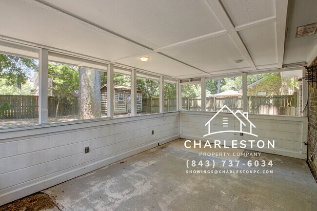 Building Photo - 33 Paddlecreek Ave