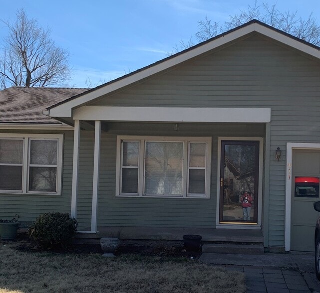 Building Photo - 411 E Spencer Dr