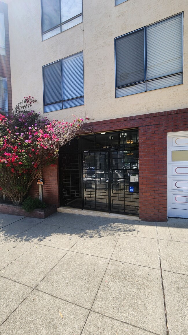 Building Photo - 2395 26th Ave