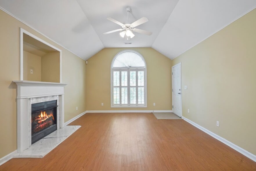 Building Photo - 1220 Village Trail