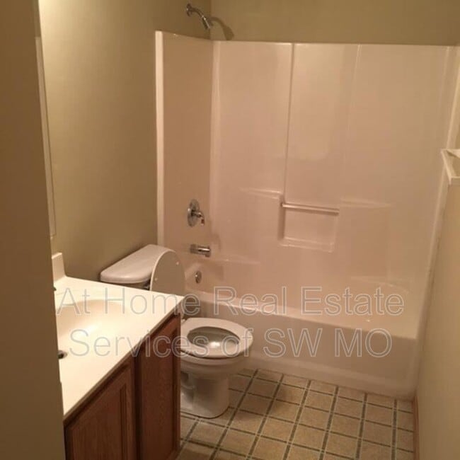 Building Photo - 3033 N Fremont Ave