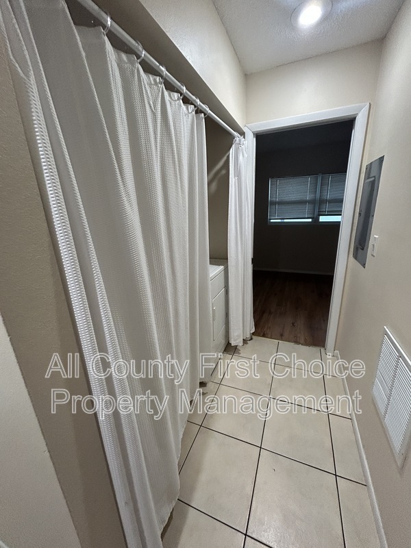 Building Photo - 7315 Parkside Villas Dr