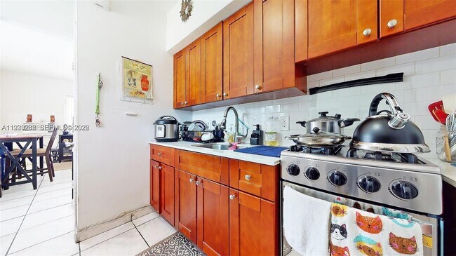 Building Photo - 2499 SW 27th St