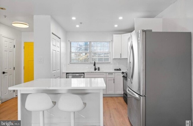 Building Photo - 1337 Upcot Ct