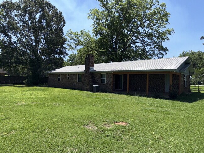 Building Photo - Nice home located in Daphne