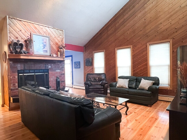 Building Photo - 5703 Jennifer Cir