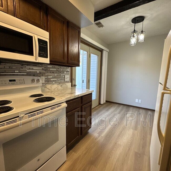 Building Photo - 6235 Holdrege St