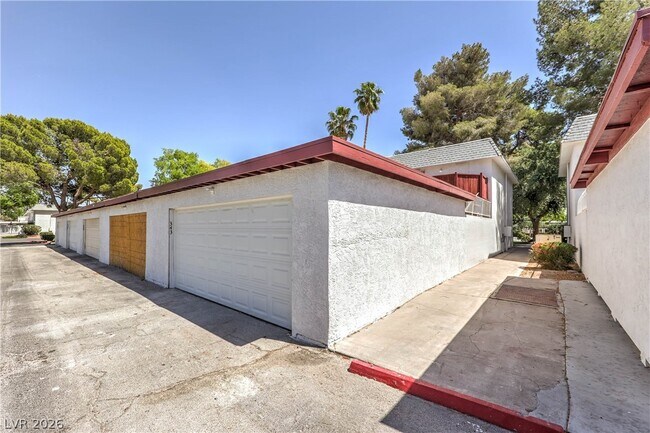 Building Photo - 343 Greenbriar Townhouse Way