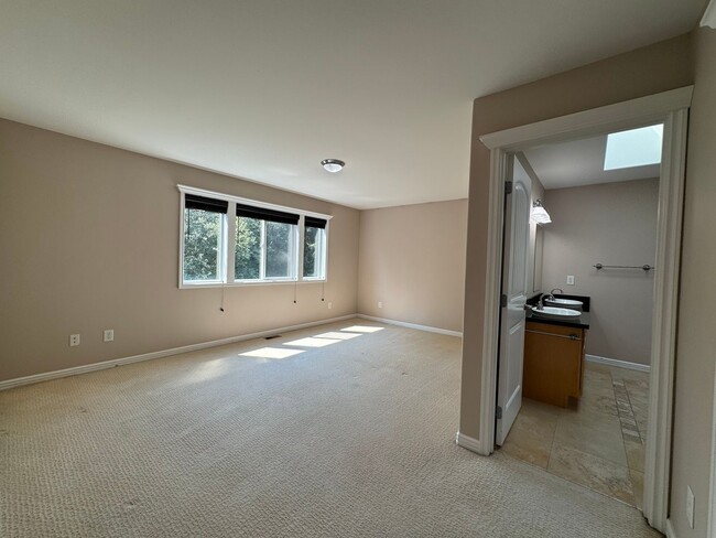 Building Photo - 4467 Castlerock Dr