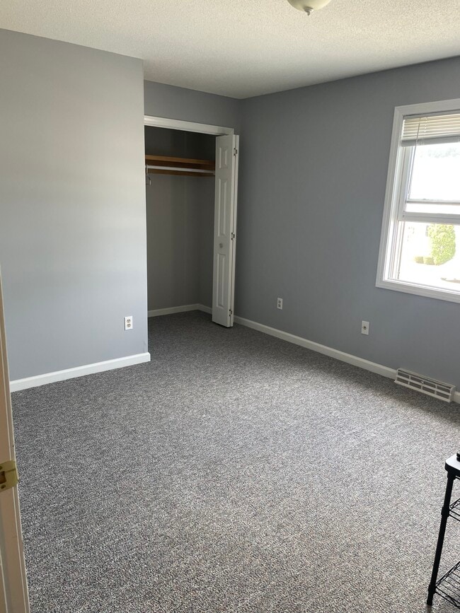 Building Photo - 39 Commodore Commons Ct
