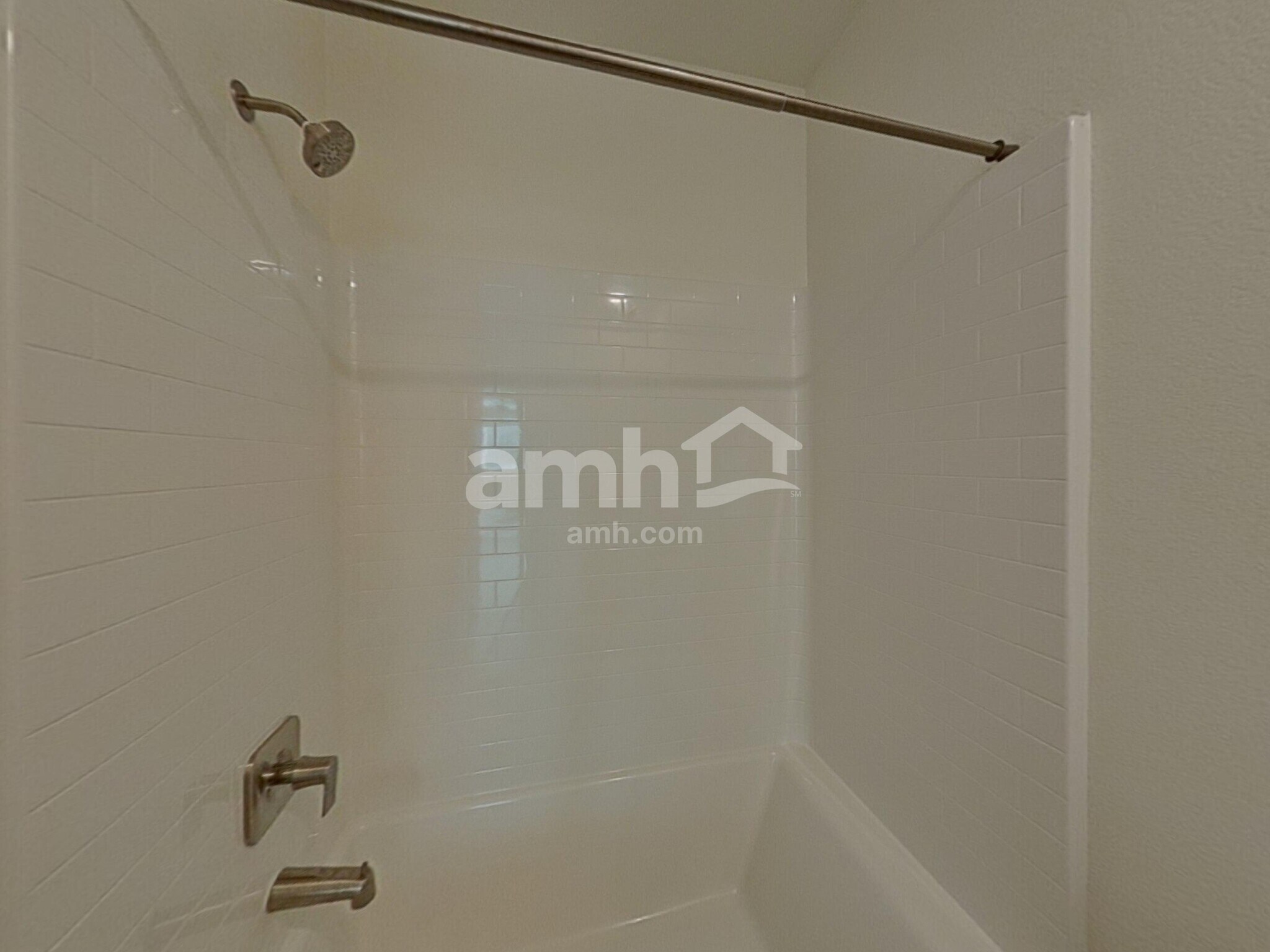 Building Photo - 696 N Water St