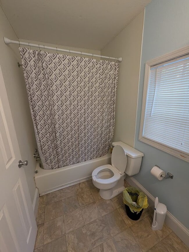 Building Photo - Arrowhead