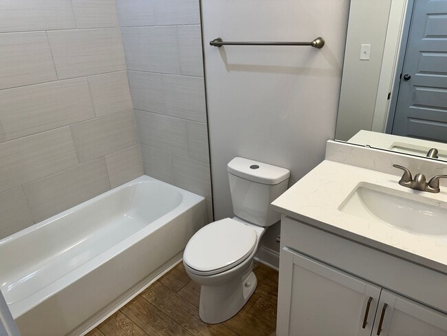 Building Photo - Beautiful 2 Bedroom Home in Commonwealth P...