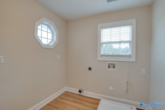 Building Photo - 112 Autumn Branch Dr