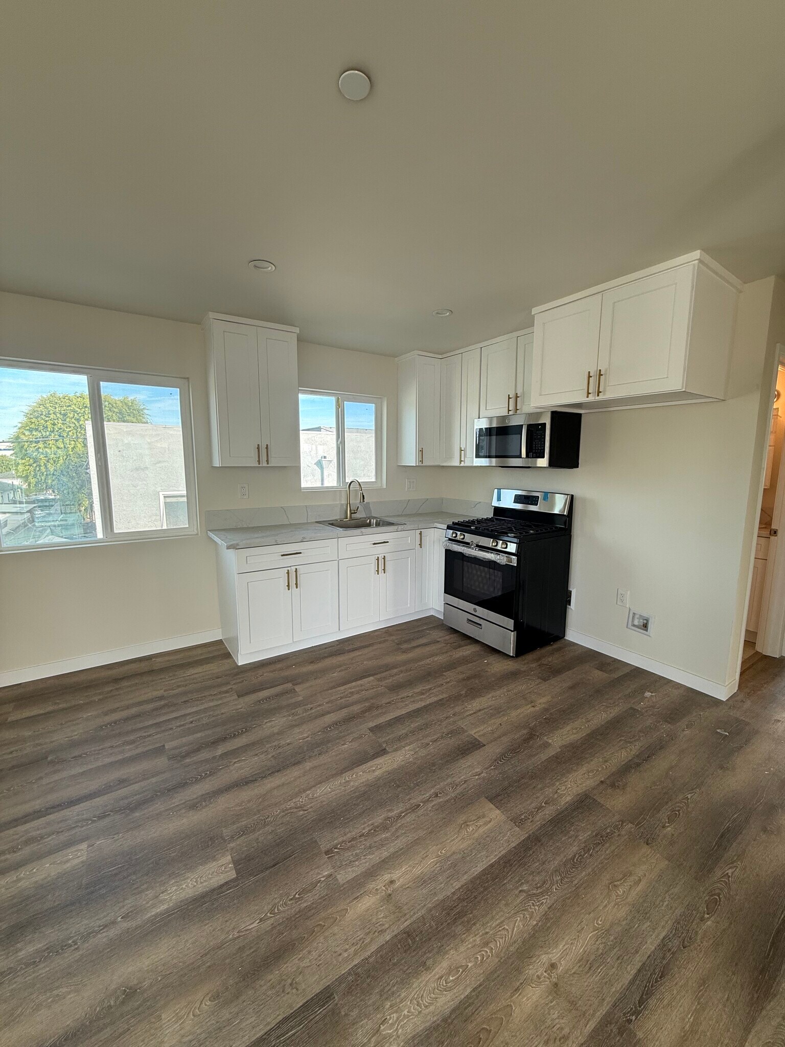 Building Photo - 1653 W 204th St