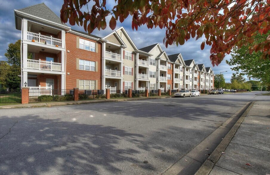 Building Photo - 2008 Millennium Pl