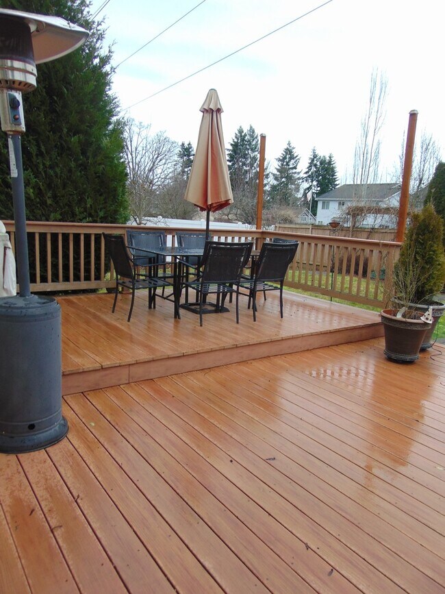 Building Photo - 4+ Bedroom/2.5 Bath Luxury Kirkland Home.  Spacious Home, Rose Hill Area!  A Must See!