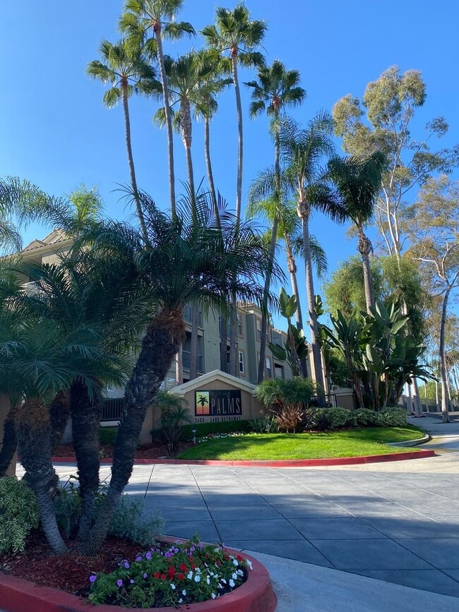 Building Photo - The Palms Condo