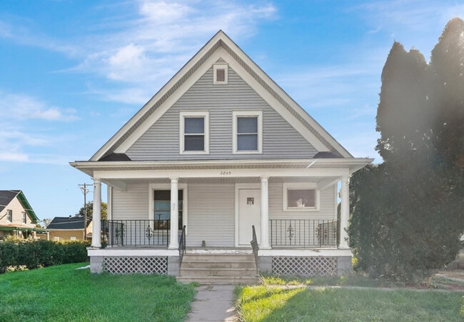 Primary Photo - 2845 Starr St