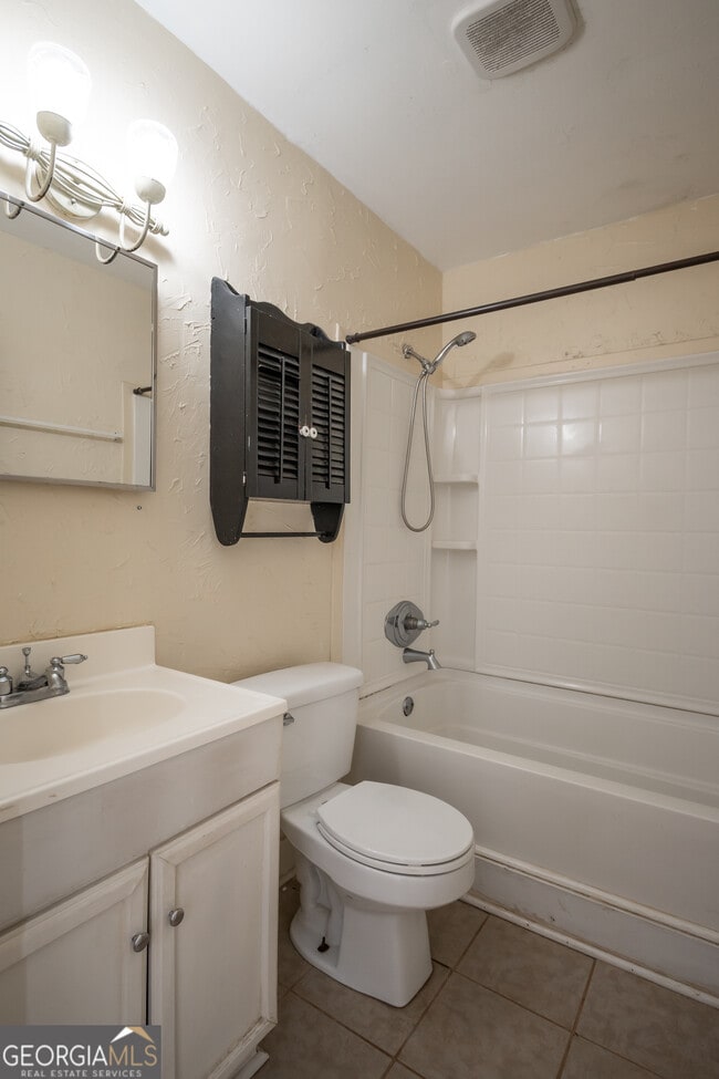 Building Photo - 175 Habersham Way