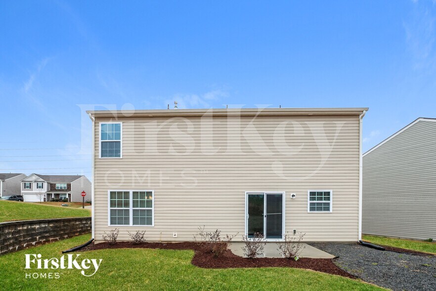 Building Photo - 1512 Summer View Ln