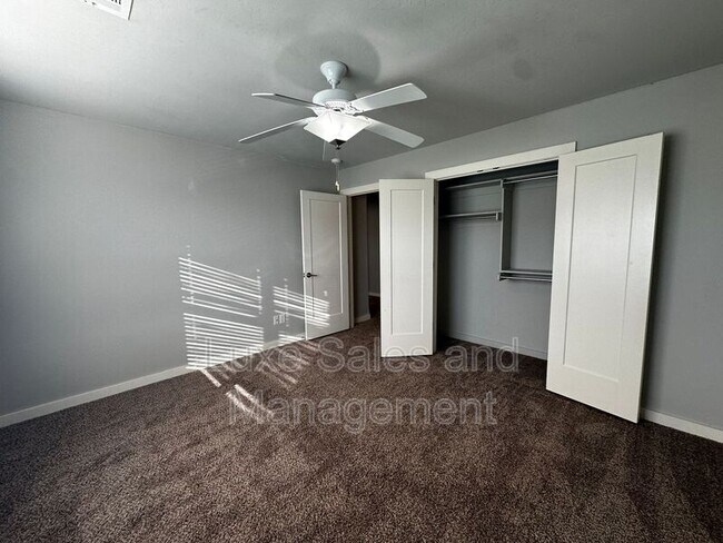 Building Photo - 17604 Sunny Hollow Rd