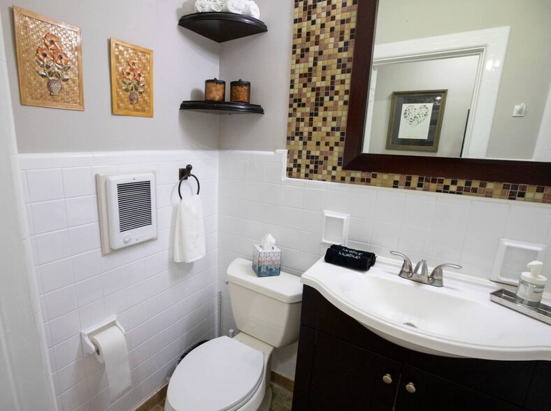 Building Photo - 1802 E Howard Ave