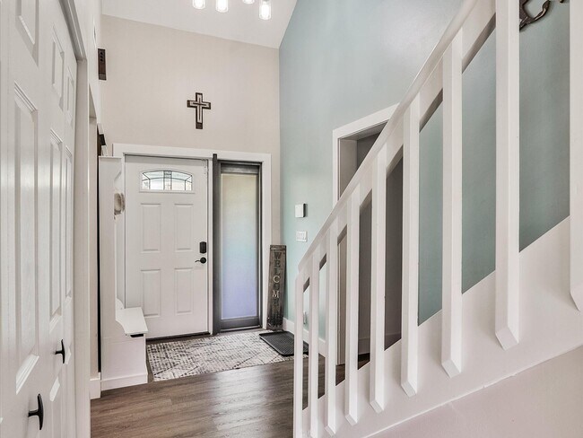 Building Photo - 1350 C Rd