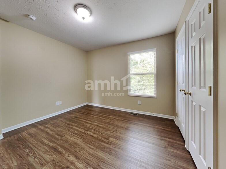 Building Photo - 180 Regency Sq