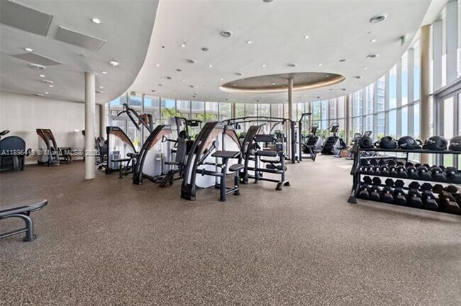 Building Photo - 700 NE 24th St