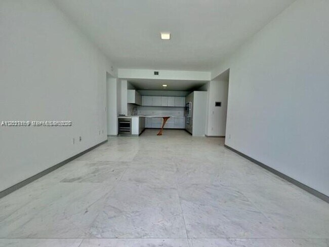 Building Photo - 16901 Collins Ave