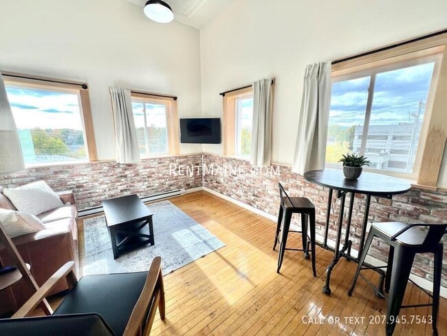 Building Photo - 113 N Lancey St