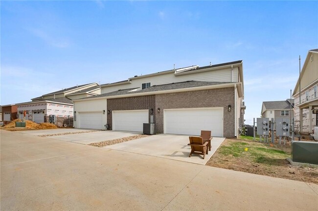 Building Photo - 2900 SW Arlington Blvd