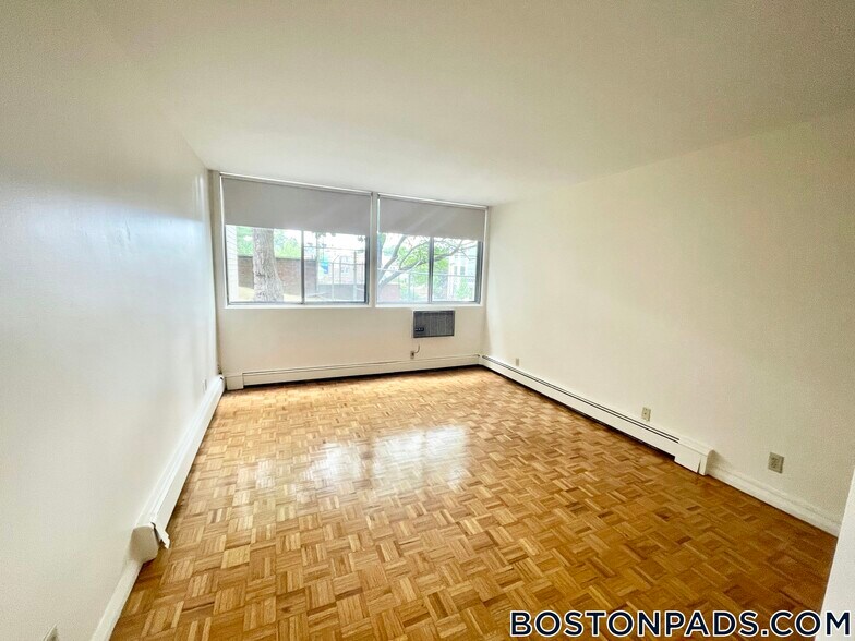 Building Photo - 125 Chiswick Rd