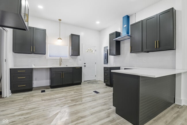 Building Photo - 29 N State Ave