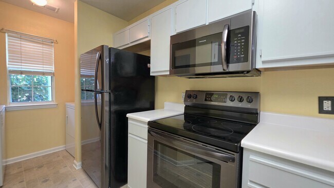Building Photo - 1258 River Oaks Dr