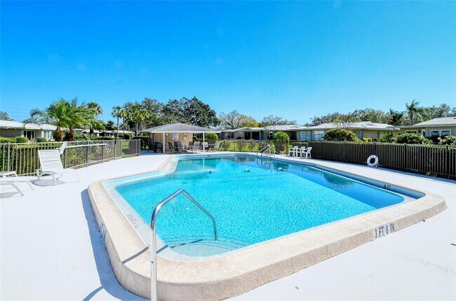 Building Photo - 3507 Pinecrest St