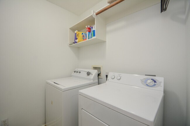 Building Photo - 2 Stone Arrow Pl