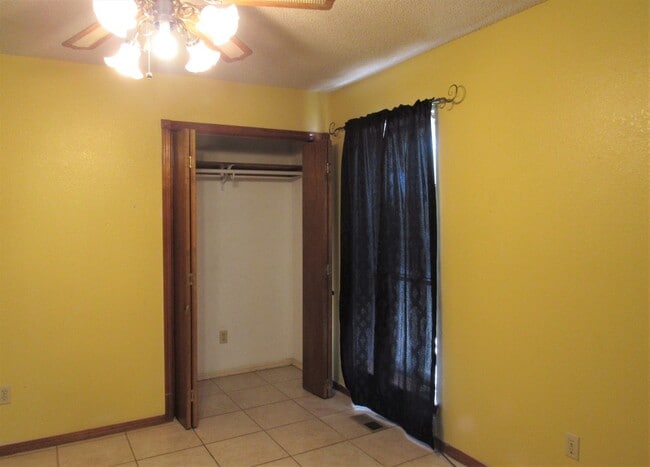 Building Photo - 10432 Fairfax Ln