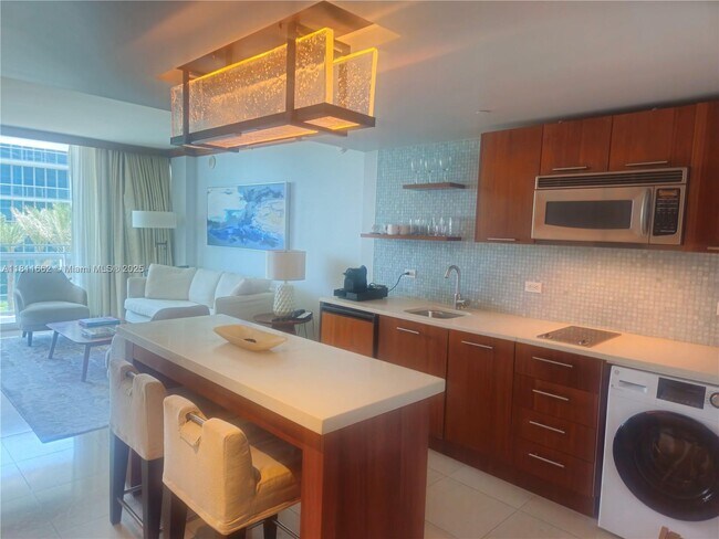 Building Photo - 6801 Collins Ave