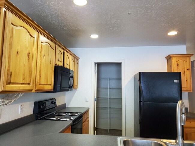 Building Photo - 1978 S 650 E