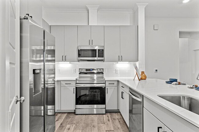 Building Photo - 1664 Hillside Terrace