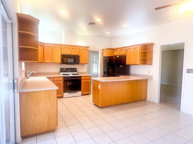 Building Photo - Adorable 3 bedroom 2 bath in Northeast El ...