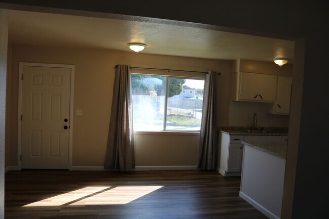 Building Photo - Affordable 3 bedroom on a quiet street