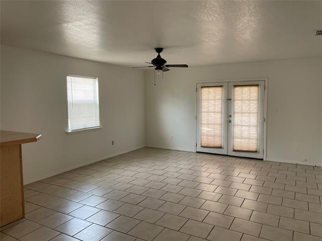 Building Photo - 421 Sparrow Ln
