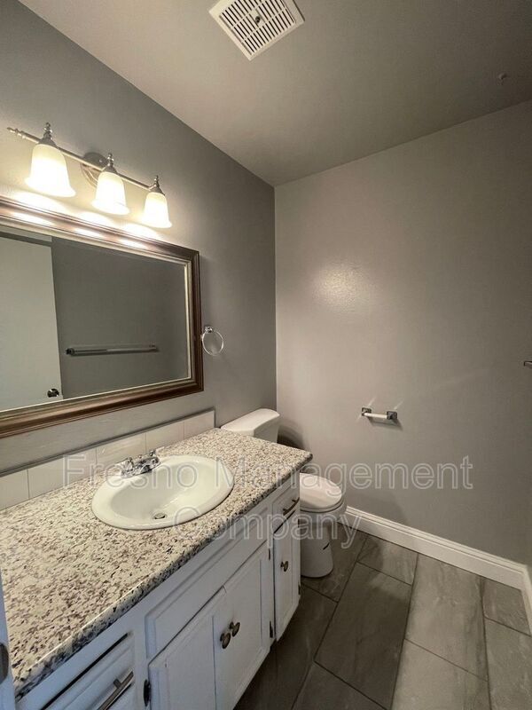 Building Photo - 3318 E Sierra Madre Ave