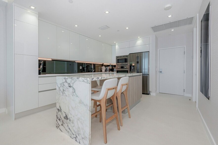 Building Photo - 2301 Collins Ave