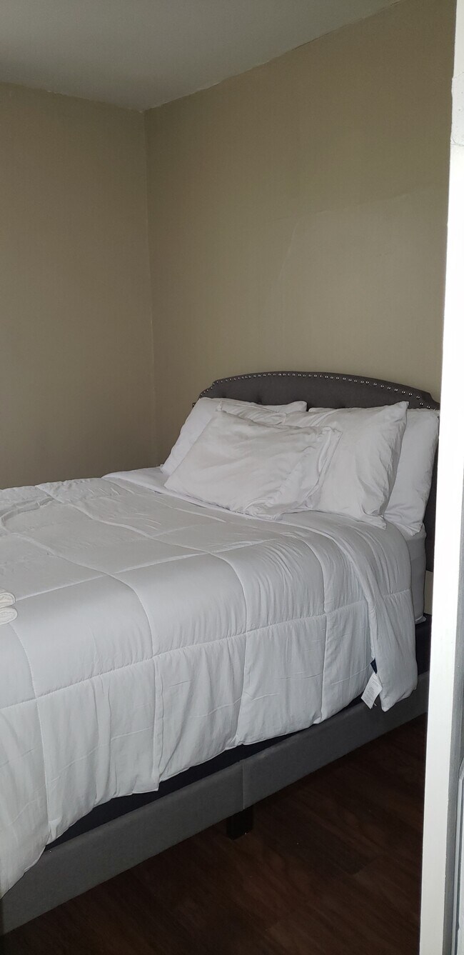 Building Photo - 26 S Georgia Ave