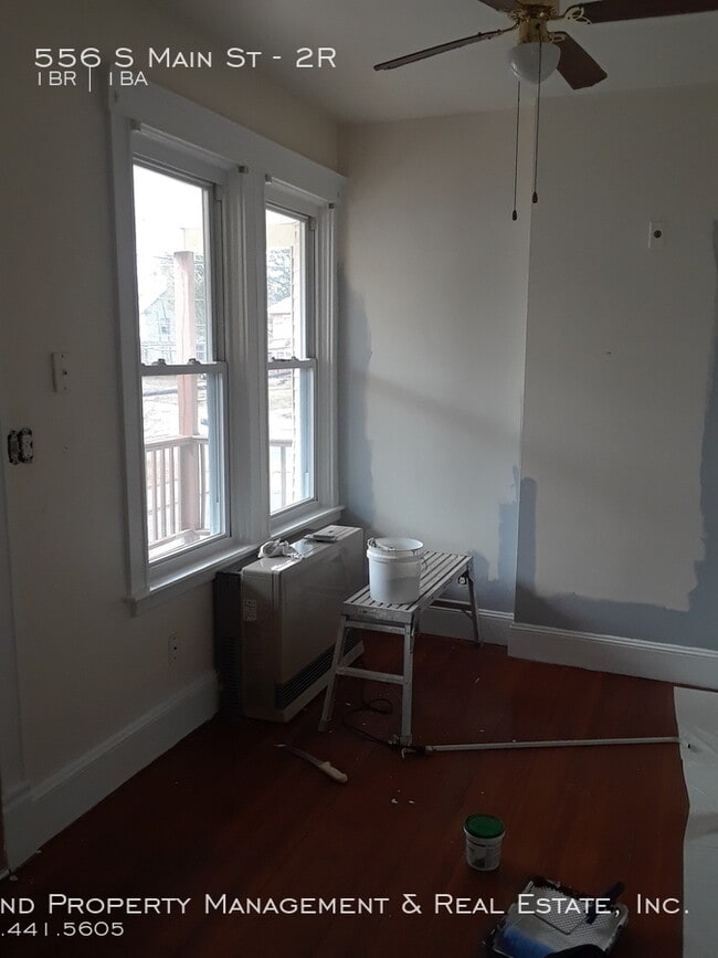 Building Photo - 556 S Main St