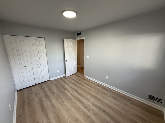 Building Photo - 14219 Hobart Ave